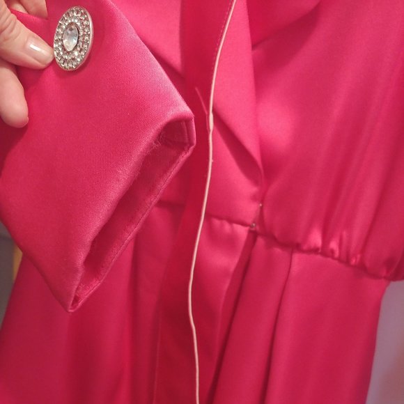 Show-Stopping and Satiny Smooth! - Picture 12 of 15